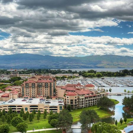 Sunset Waterfront Resort By Kelownacondorentals Esterno foto