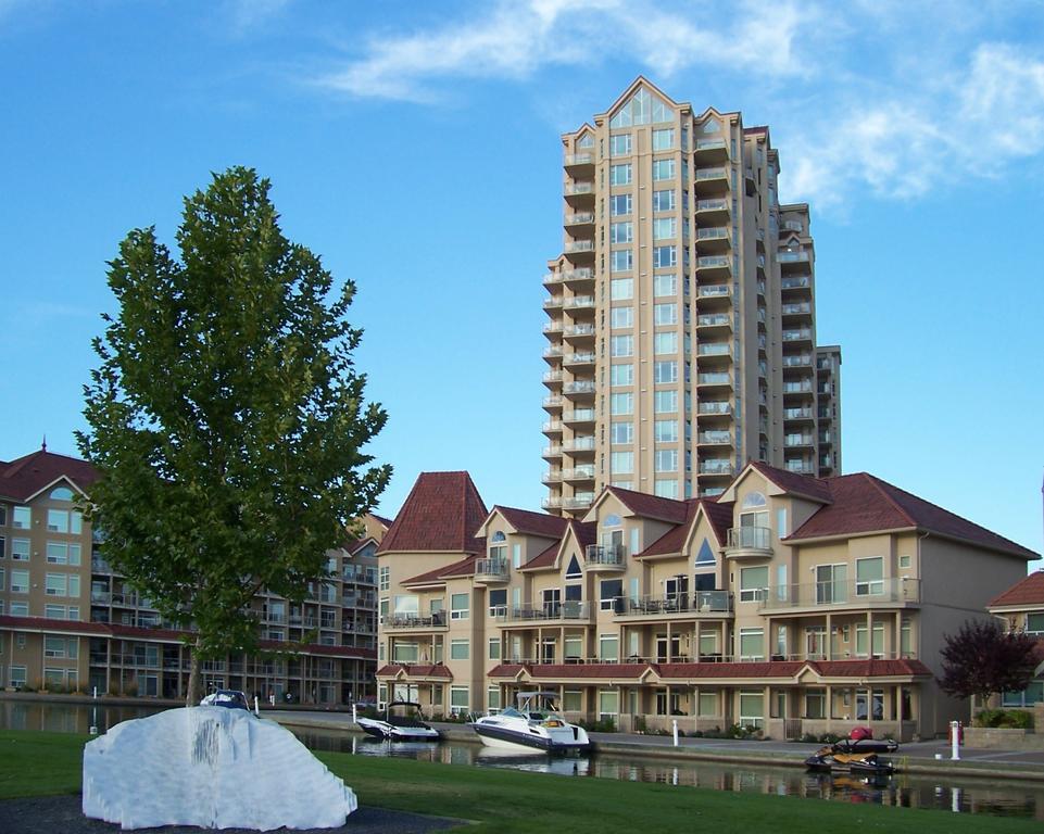 Sunset Waterfront Resort By Kelownacondorentals Esterno foto
