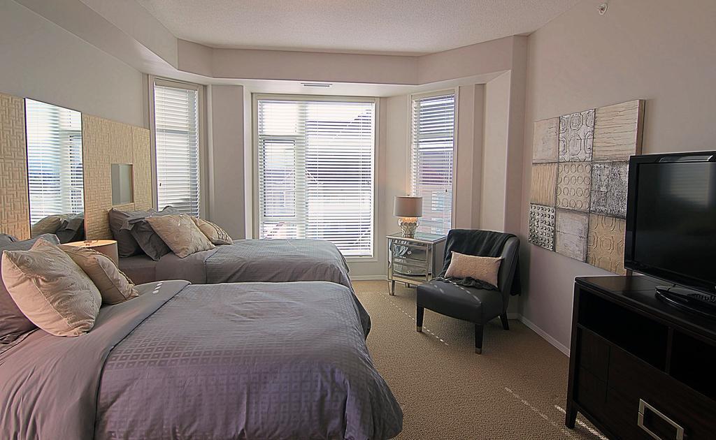 Sunset Waterfront Resort By Kelownacondorentals Esterno foto