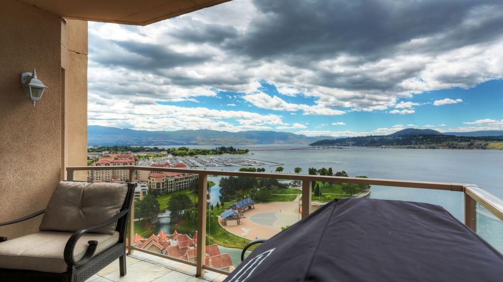 Sunset Waterfront Resort By Kelownacondorentals Esterno foto