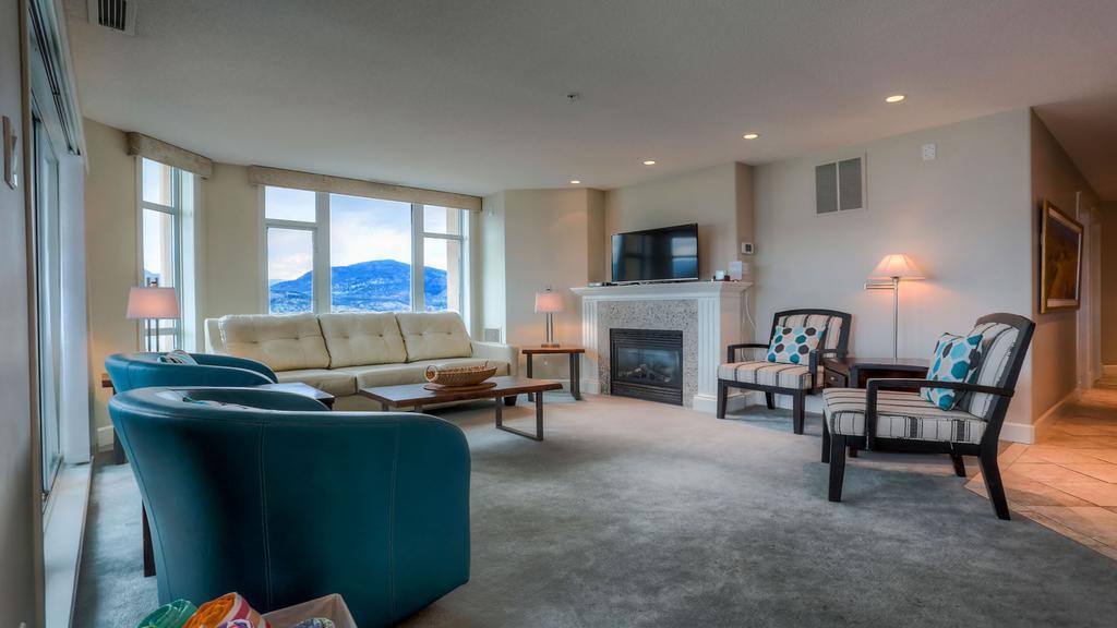 Sunset Waterfront Resort By Kelownacondorentals Esterno foto