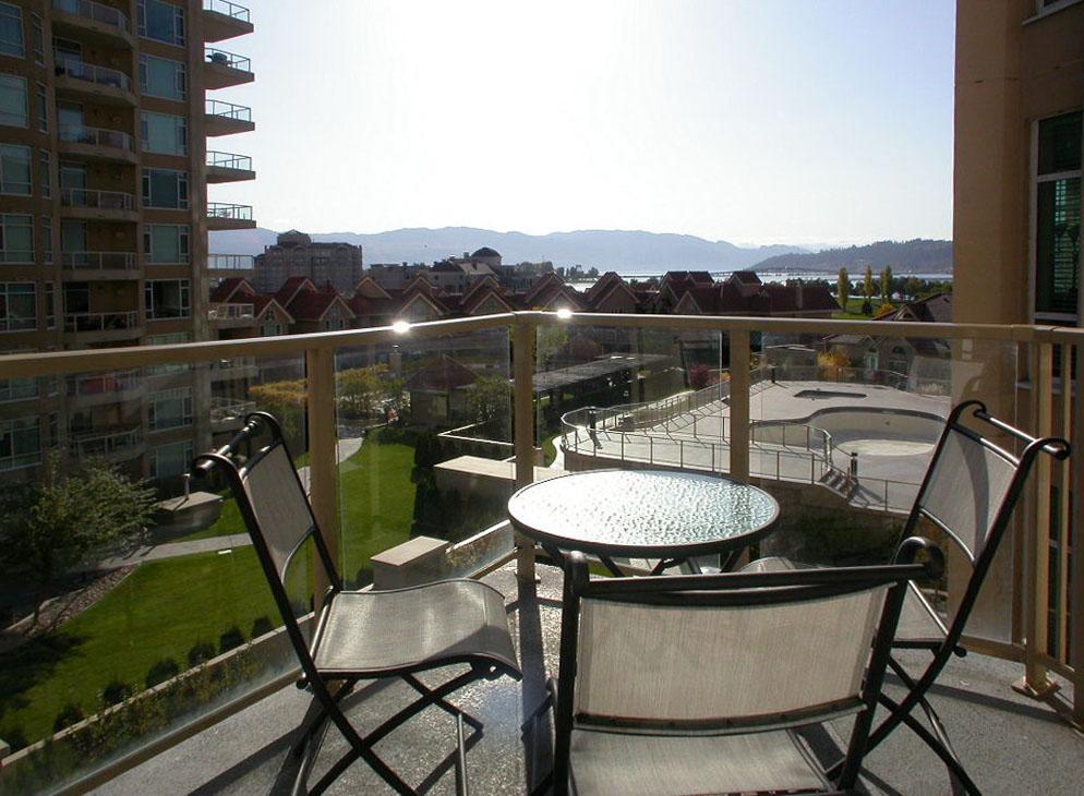Sunset Waterfront Resort By Kelownacondorentals Esterno foto