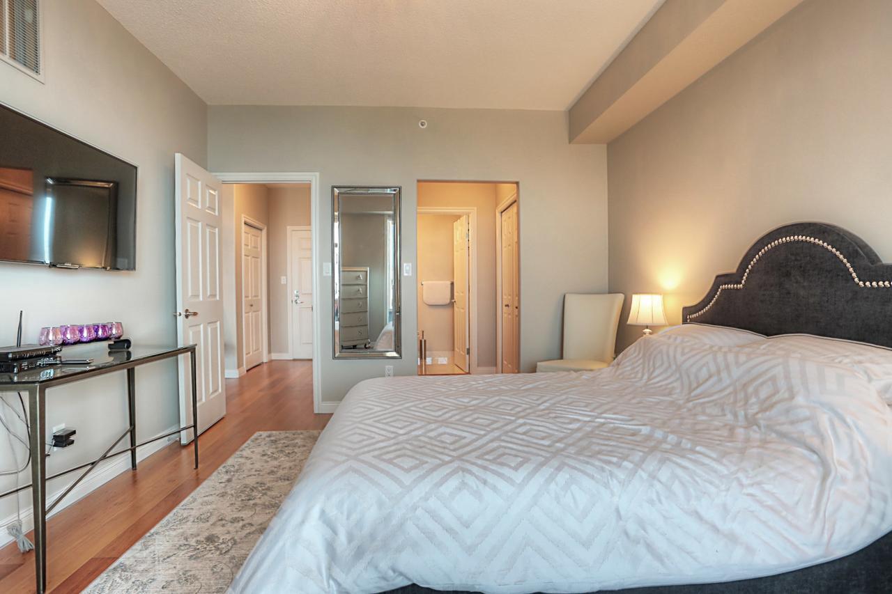 Sunset Waterfront Resort By Kelownacondorentals Esterno foto