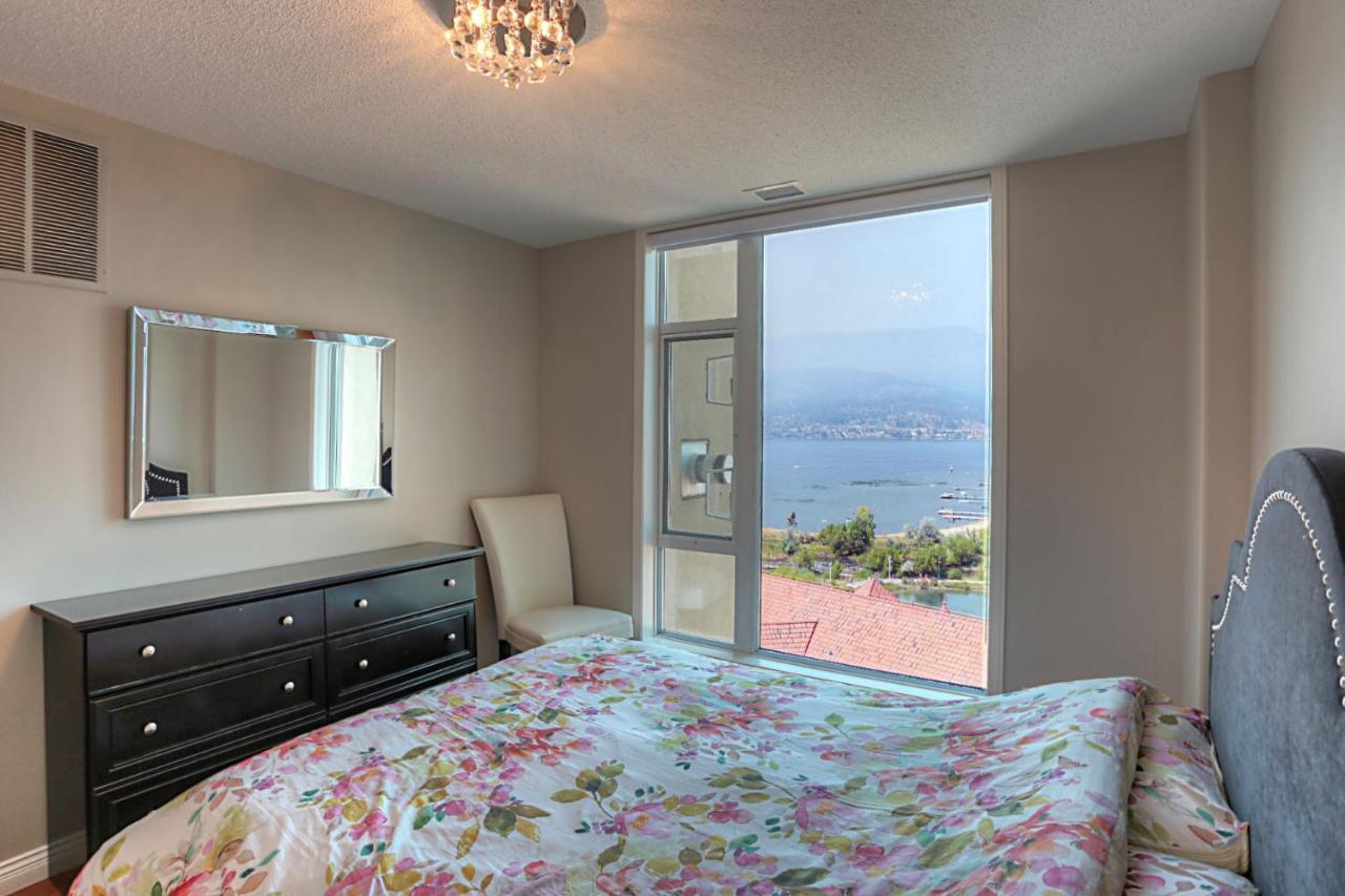Sunset Waterfront Resort By Kelownacondorentals Esterno foto