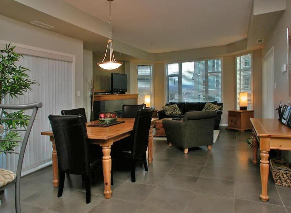 Sunset Waterfront Resort By Kelownacondorentals Esterno foto